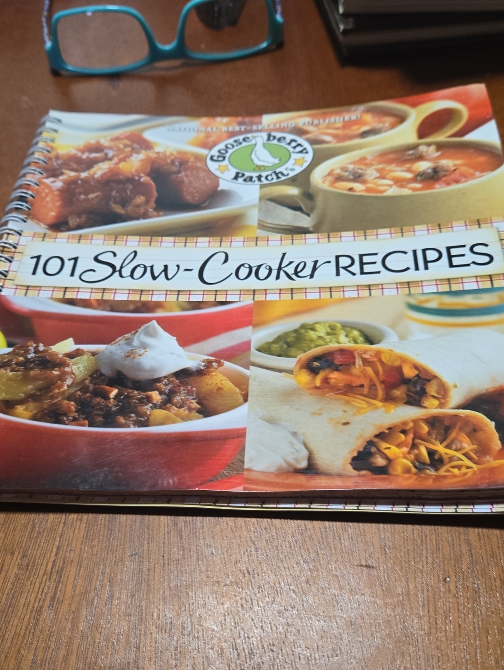 101 Slow-Cooker Recipes Cookbook - Red & Cream Cover